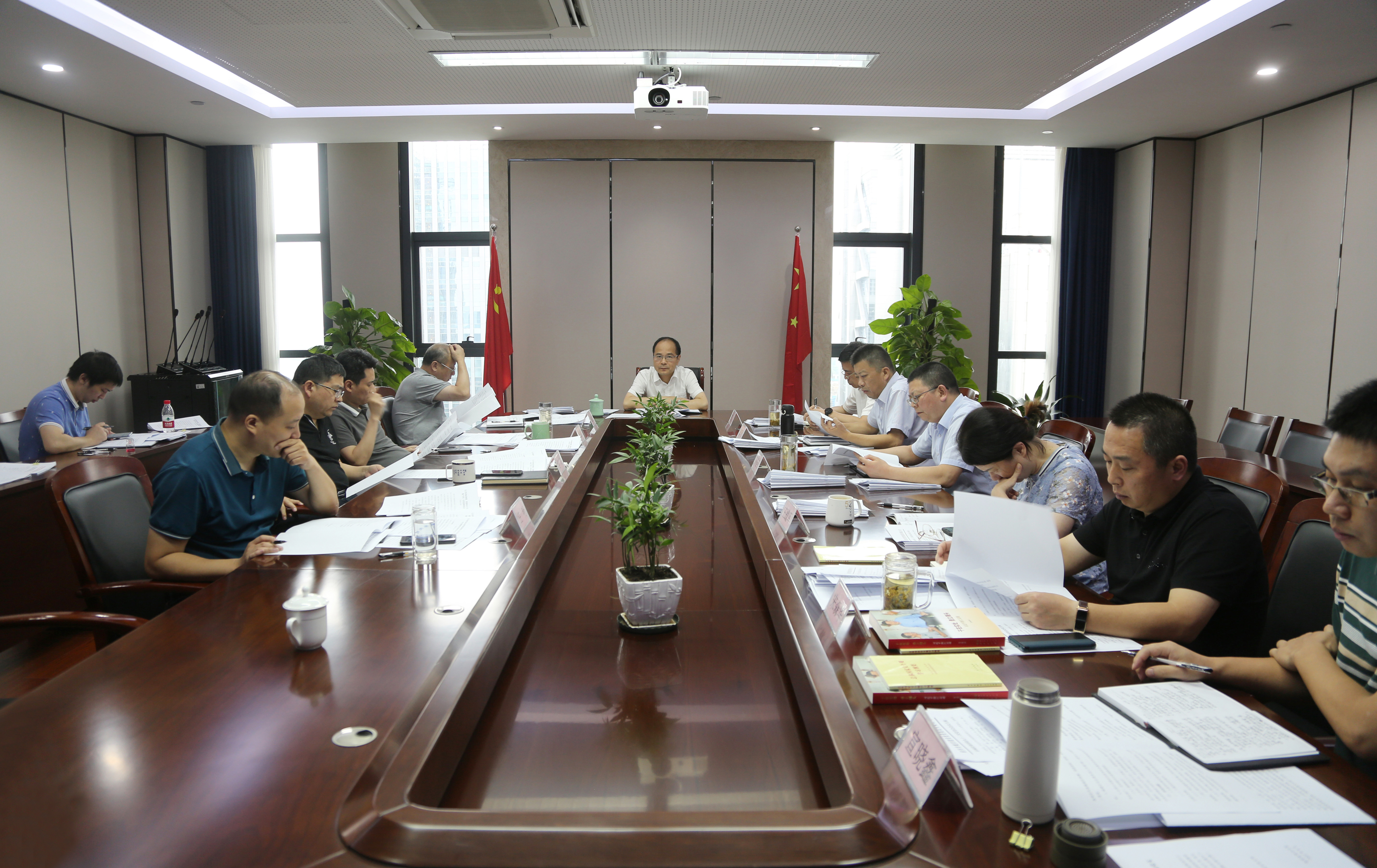市城投集团党委理论学习中心组举行《干在实处 勇立潮头——习近平浙江足迹》、《总体国家安全观学习纲要》专题学习会