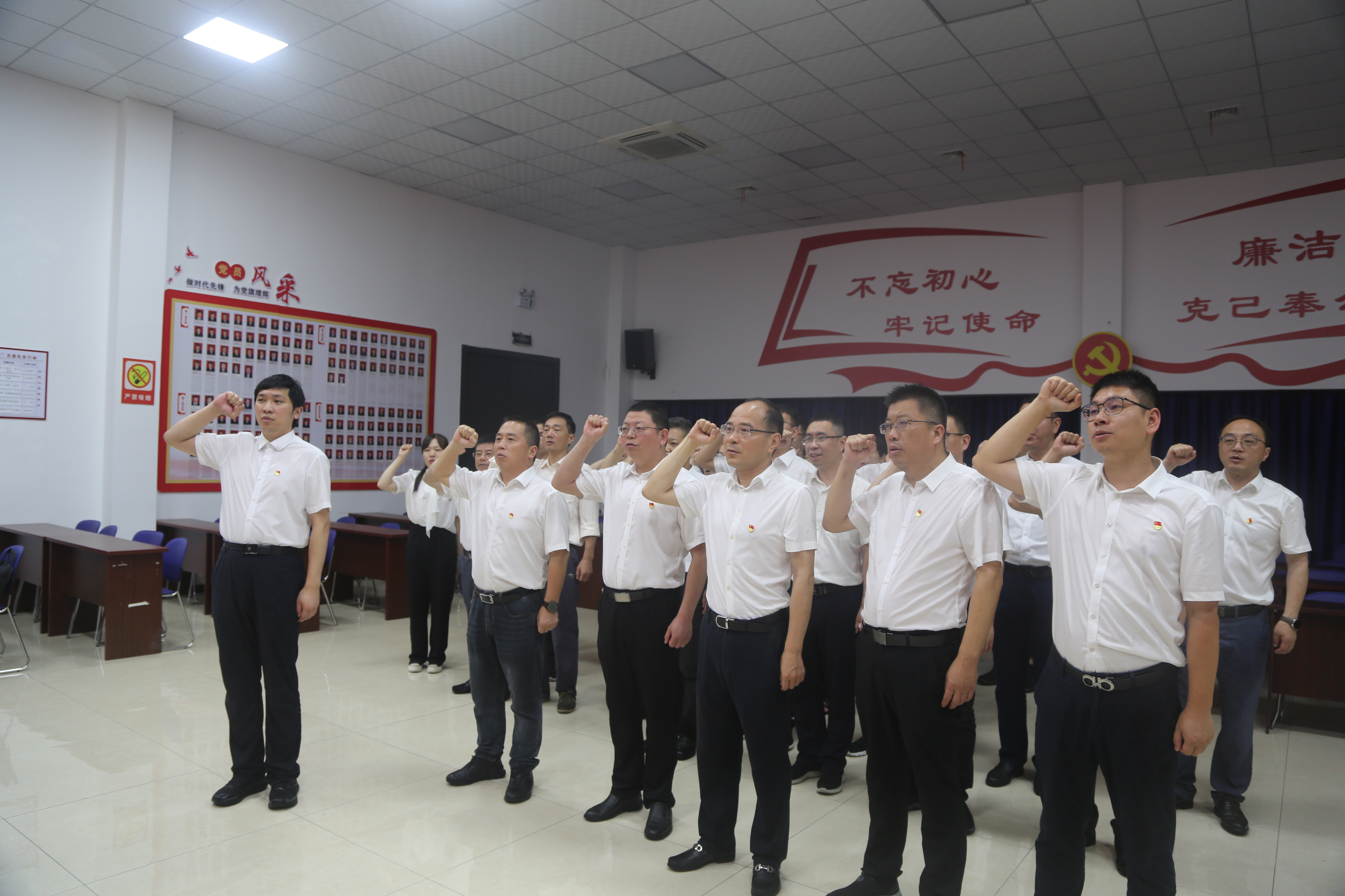 市城投集团机关党支部开展“传承红色基因·弘扬勤廉追求·奋进美好未来”主题党日活动